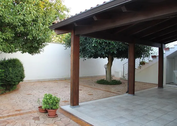 Rosaria Villa